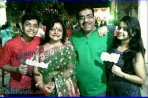 Anushka Banerjee with her family