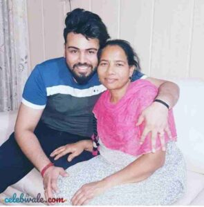 singer diljaan with her mother