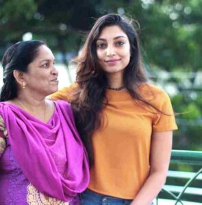 Rithu Manthra with her mother