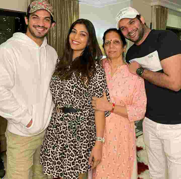 Arjun Bijlani family photo