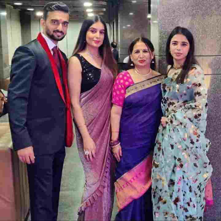 Bhawna Khanduja with her family