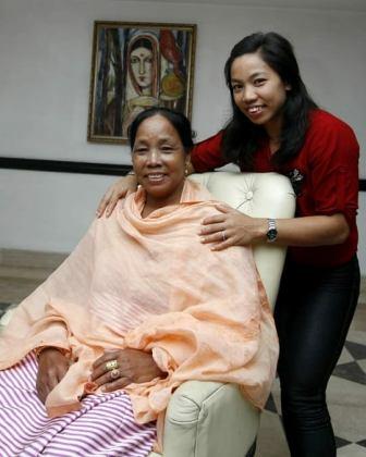 Mirabai Chanu with her mother Saikhom Ongbi Tombi Leima