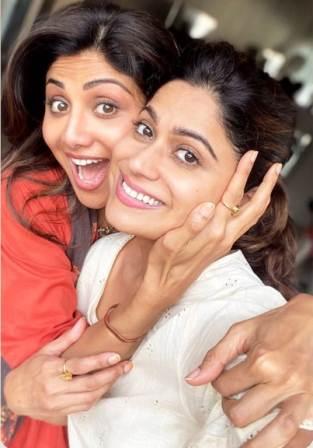 Shamita Shetty with her sister Shilpa Shetty