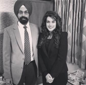 Taapsee Pannu with his father Dilmohan Singh Pannu