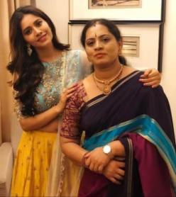 Malti Chahar with her mother Pushpa CHahar