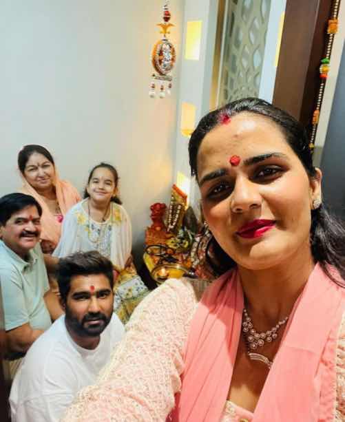 Rahul Tewatia family photo