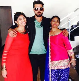 Ravindra Jadeja with his sisters