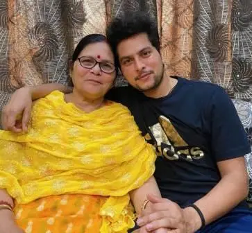 Kuldeep Yadav with his mother Usha Yadav